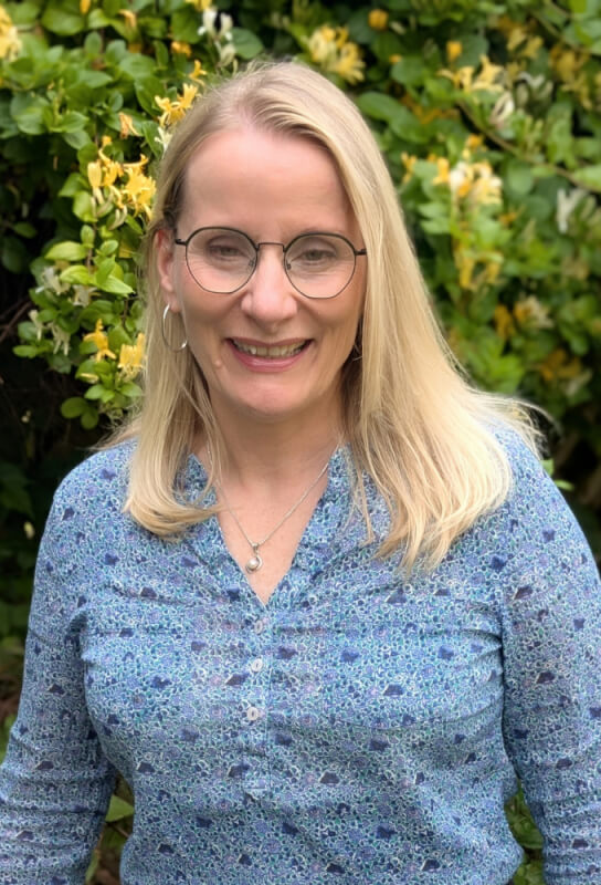 about-iris-hogan