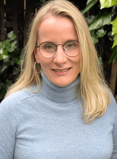 Iris Hogan, LICSW - EMDR intensives therapist Iris Hogan, LICSW, therapist offering EMDR intensives for women in Seattle