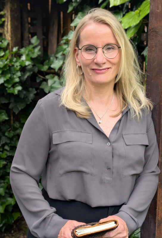 iris-hogan-licsw-blog Iris Hogan, LICSW, Seattle therapist for women